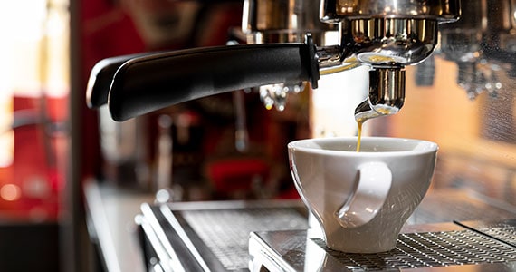 Máquina de café profissional: leia tudo e evite perder dinheiro