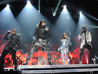 Bacardi leva dez fãs com acompanhante aos shows do Black Eyed Peas