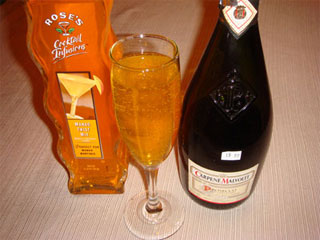 Drink Bellini, feito de champanhe, refresca o seu dia