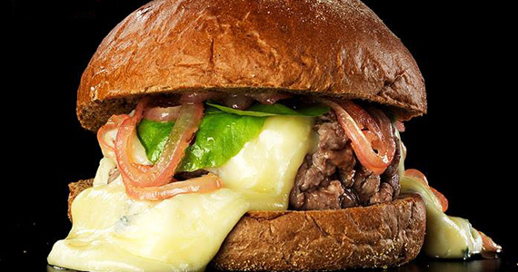 Lanchonete Vapor Burger & Beer oferece hambúrgueres, sanduíches e sobremesas feitas no vapor