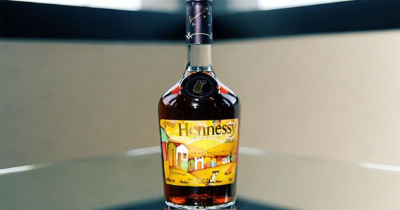 Os Gêmeos criam rótulo ilimitado para o conhaque Hennessy VS
