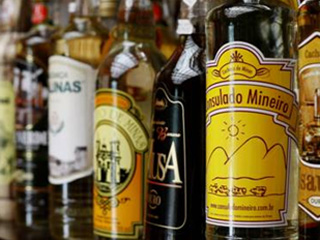 Restaurante Consulado Mineiro aposta em cachaça de marca própria