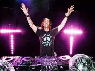 DJ David Guetta e convidados apresentam sucessos da house music na capital paulista