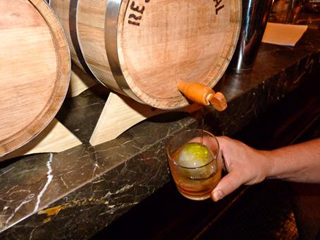 MyNY Bar lança coleção inédita de drinks envelhecidos em barril de carvalho