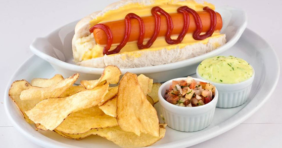 Hot Dog se torna popular entre os paulistanos e não é só pão com salsicha