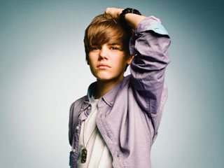 O astro teen Justin Bieber confirma shows da turnê 