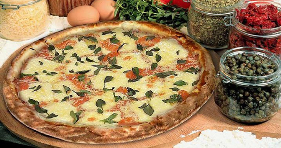 Pizzaria A Esperança lança menu de pizzas assinadas por personalidades
