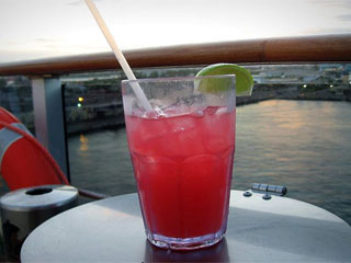 Ótima opção de drink tropical: Sea Breeze