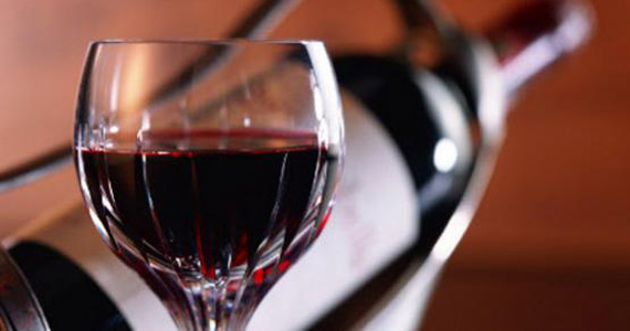 Restaurante Clos de Tapas cria menu especial para celebrar a chegada do vinho Toro Loco