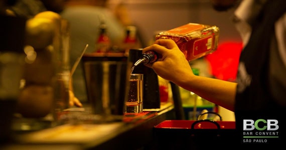 Bartenders no top 100 dos melhores bares do mundo destacam importância dos prêmios para coquetelaria