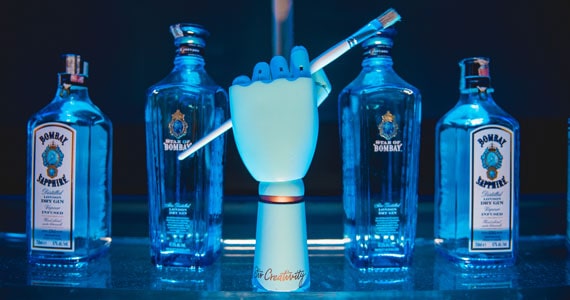 Bombay Sapphire promove ação beneficente com drinks a R$15