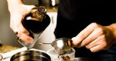 Bartenders s�o os profissionais mais procurados em estabelecimentos