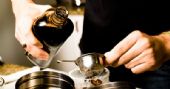 Iniciantes procuram cursos de Bartender e tornam hobby em trabalho
