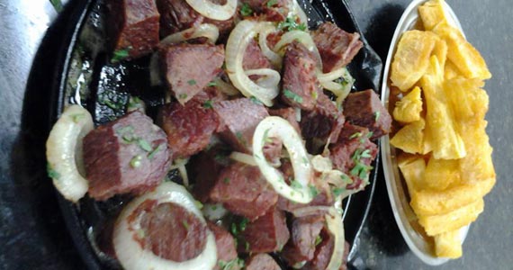 Elidio Bar oferece Carne Seca com mandioca como sugestão de petisco