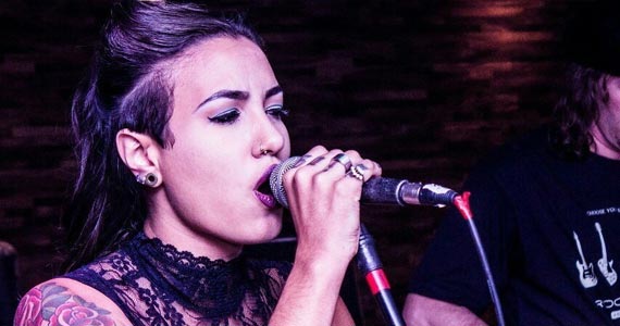 Ao Vivo Music recebe a cantora Gabi Mattos para animar a noite 