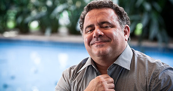 Leo Jaime comemora 30 anos de carreira com show no Tom Brasil