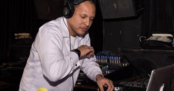 DJ Pelezinho assume as pick-ups do projeto Ellite Party no Avenue Club