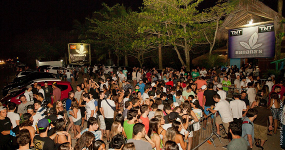 Bananas Beach recebe a Sunset com DJ Thiago Guiseline e convidados