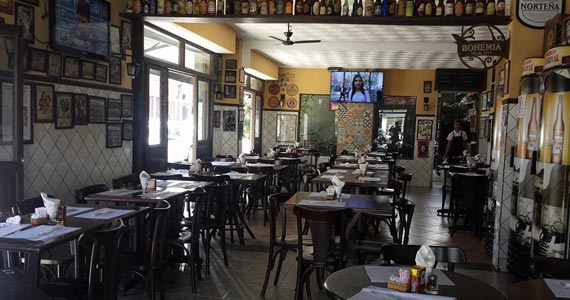 Bar do Celso realiza Happy Hour com espetinhos e cervejas nesta sexta
