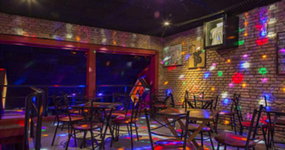 B Music Bar anima a noite com shows da banda Rocompany e Autocads