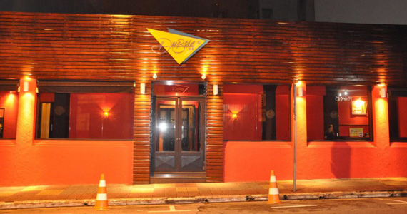 Duboiê Bar realiza a Festa Golden Flash Anos 70, 80 e 90