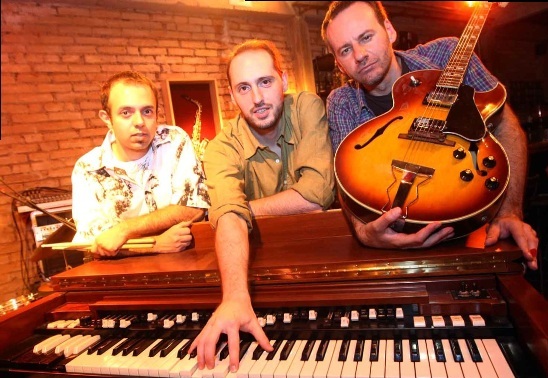Trio Hammond Grooves sobe ao palco do Bourbon Street