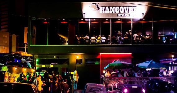 Hangover Pub recebe Double Track agitando o público no domingo