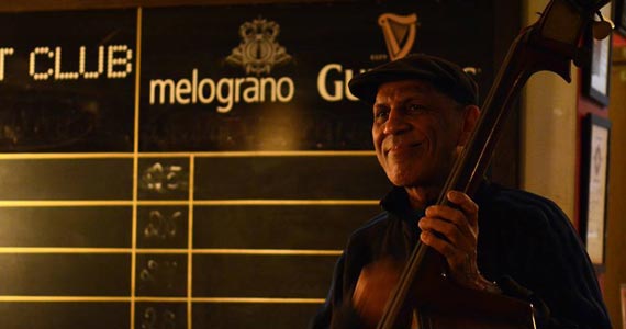 Melograno recebe show de Zerró Santos animando a noite da galera