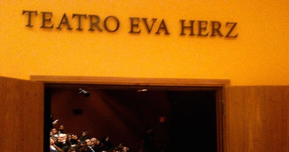 Teatro Eva Herz apresenta Cabral Respirou Mal no Risadaria 2015