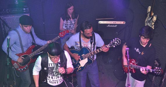 B Music Bar realiza Rockabily Party com bandas animando o público