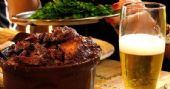 S�bado animado no Paralelo 12:27 com feijoada e m�sica ao vivo