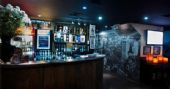 Noite dos �culos Escuros no Akbar Lounge & Disco no s�bado