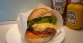 Sandu�ches cl�ssicos e misturas ousadas no menu do Pira Sanduba