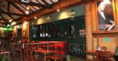 Jorge Canti se apresenta no palco do Ton Ton Jazz & Music Bar