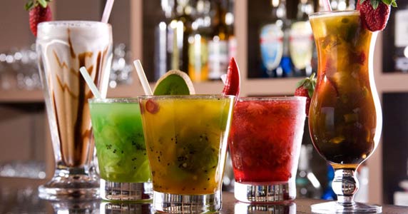 Tirrenos oferece happy hour com variedades de drinks e petiscos