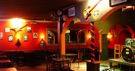 Banda Classic Rock se apresenta no Willi Willie Bar e Arqueria