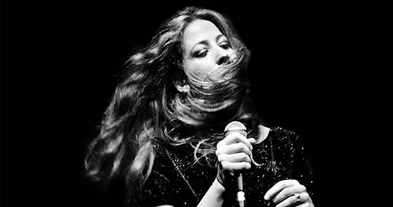Cantora Laura Wrona anima a noite de segunda-feira no Grazie a Dio! Cantora Laura Wrona anima a noite de segunda-feira no Grazie a Dio!