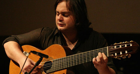 Luis Salinas e Yamandu Costa tocam no Auditório Ibirapuera