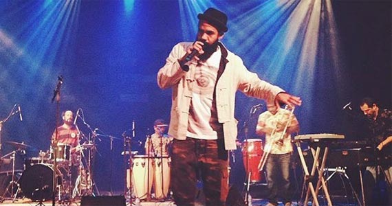 http://www.baressp.com.br/eventos/fotos2/curumin_viradacultural2017.jpg
