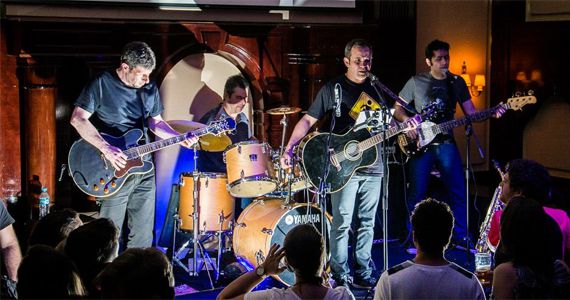 Banda O Vírus do Ipiranga se apresenta no The Blue Pub