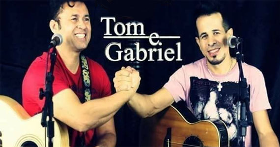 A dupla Tom & Gabriel toca melhor do sertanejo ao vivo no Lins Sushi