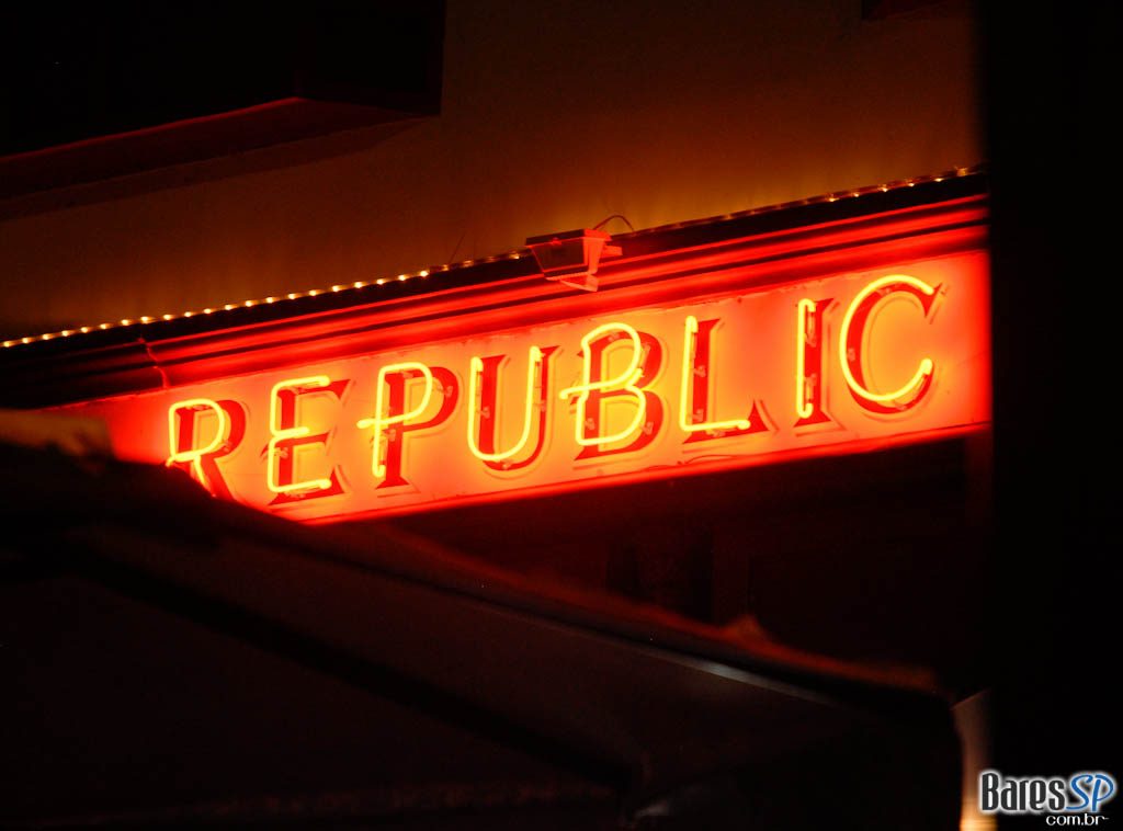 SERIAL FUNKERS NO REPUBLIC PUB SERIAL FUNKERS NO REPUBLIC PUB