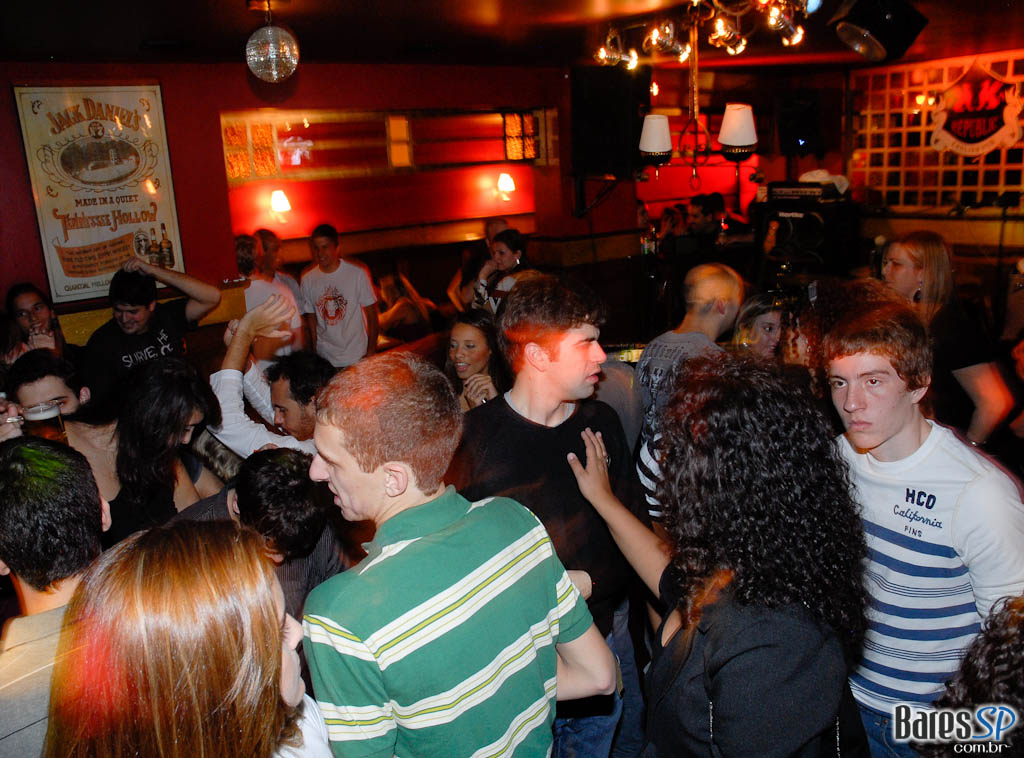 SERIAL FUNKERS NO REPUBLIC PUB SERIAL FUNKERS NO REPUBLIC PUB