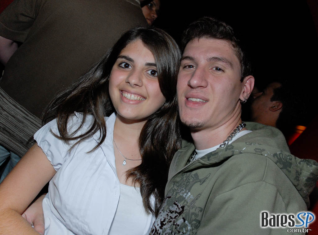 Banda Vintage Box apresentou seu pop rock na noite do Willi Willie Banda Vintage Box apresentou seu pop rock na noite do Willi Willie