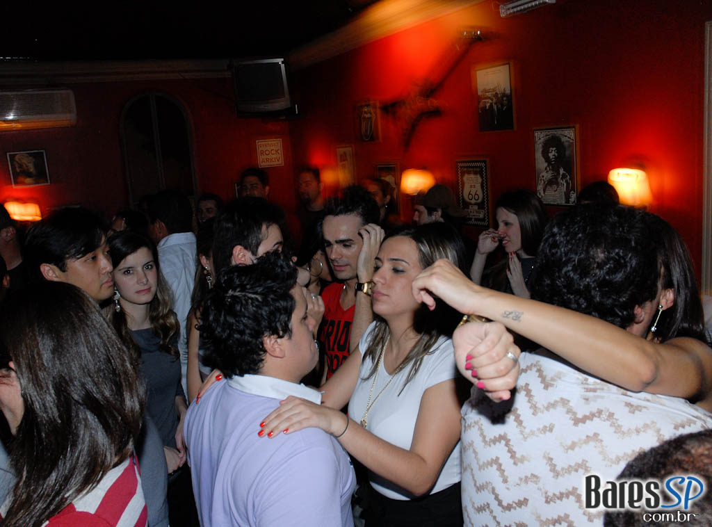 Banda Vintage Box apresentou seu pop rock na noite do Willi Willie Banda Vintage Box apresentou seu pop rock na noite do Willi Willie