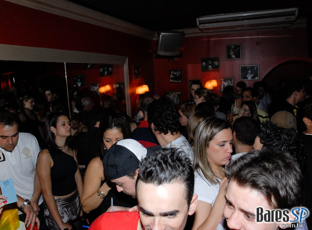 Banda Vintage Box apresentou seu pop rock na noite do Willi Willie Banda Vintage Box apresentou seu pop rock na noite do Willi Willie