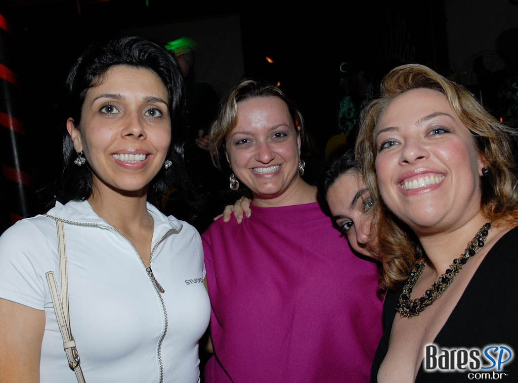 Banda Vintage Box apresentou seu pop rock na noite do Willi Willie Banda Vintage Box apresentou seu pop rock na noite do Willi Willie