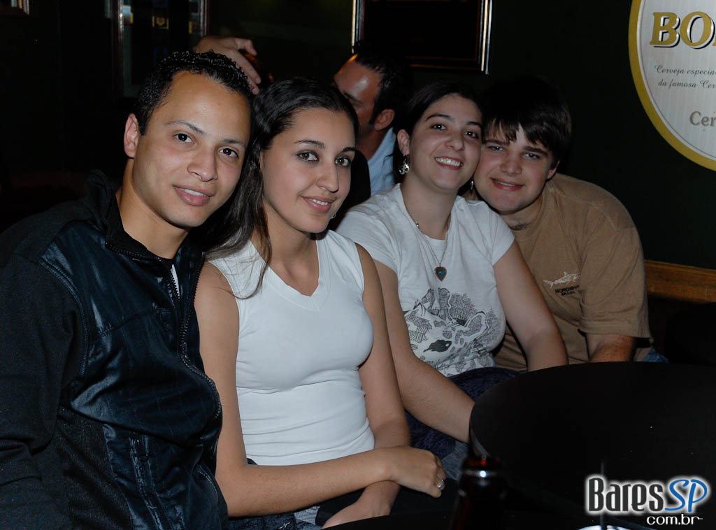 Banda Vintage Box apresentou seu pop rock na noite do Willi Willie Banda Vintage Box apresentou seu pop rock na noite do Willi Willie