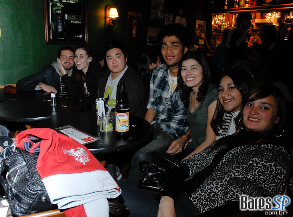 Banda Vintage Box apresentou seu pop rock na noite do Willi Willie Banda Vintage Box apresentou seu pop rock na noite do Willi Willie