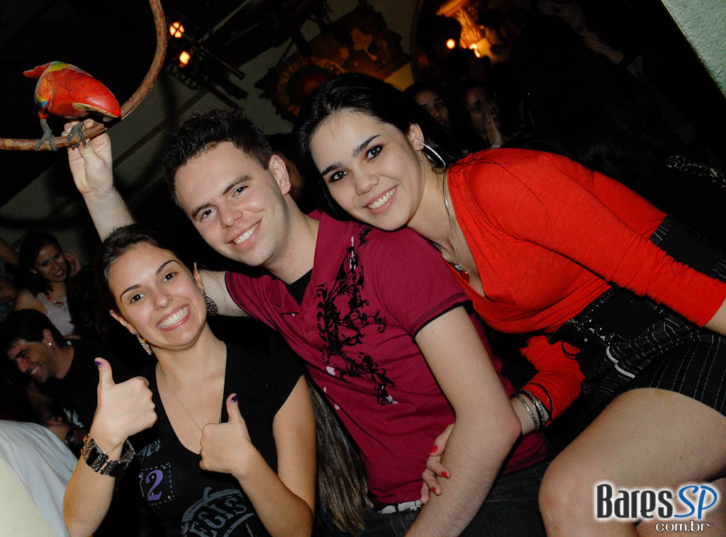 Banda Vintage Box apresentou seu pop rock na noite do Willi Willie Banda Vintage Box apresentou seu pop rock na noite do Willi Willie